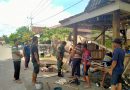 Babinsa Kodim 0802/Ponorogo Gotong Royong Bersama Warga Bangun Pos Kamling
