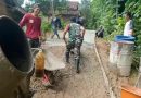 Perbaiki Akses Jalan Desa, Babinsa Koramil 0801/03 Arjosari Gotong Royong Rabat Jalan