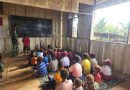 Sekolah Rusak Tak Jadi Halangan, Satgas Yonif 126/KC Pos Inggembit Ajar Anak-Anak Calistung di Perbatasan Papua