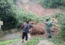Longsor Landa Desa Pakel, Babinsa dan BPBD Sigap Buka Akses Tertutup