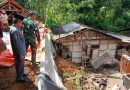 Hujan Deras Sebabkan Longsor di Pule Trenggalek, Babinsa dan Warga Sigap Evakuasi Material