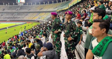 Prajurit Yonkapa 2 Marinir Amankan Laga Persebaya vs Madura United Di GBT