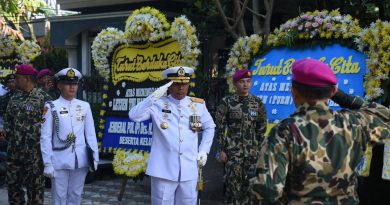 Di Rumah Duka, Pangkormar Pimpin Upacara Persemayaman Almarhum Letjen TNI Mar (Purn) Suharto