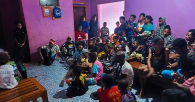 Meriahkan Perayaan Sepak Bola Piala Dunia 2026, Kepala Suku Kampung Malompo Distrik Arso Barat Berbagi Kasih Pada Sesama