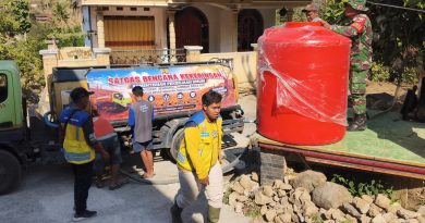 TNI-BPBD Salurkan 8.000 Liter Air Bersih untuk Warga Duren