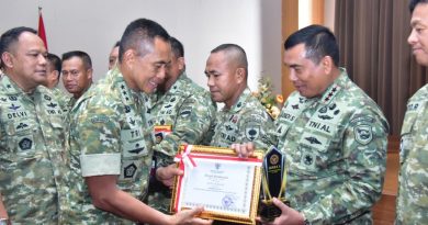 Pangkormar Teria Penghargaan WTP, mako Kormar Raih Juara III Satker Terbaik UO TNI AL