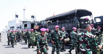 Ratusan Marinir Bergerak ke Flores Bawa Alat Berat, Kesehatan dan 3 Ton Bantuan Untuk Korban Gempa NTT