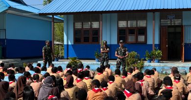 Prajurit Yonif TP 810/BEM Berikan Pembekalan Baris Berbaris dan Pendidikan Karakter kepada Siswa SMP Negeri 5 Sentani