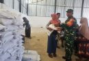 Babinsa Dampingi Penyaluran Beras Bulog untuk 986 Warga Karangturi