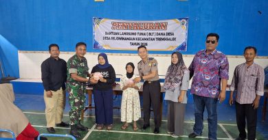 TNI-Polri Dampingi Penyaluran BLT bagi Warga Desa Rejowinangun