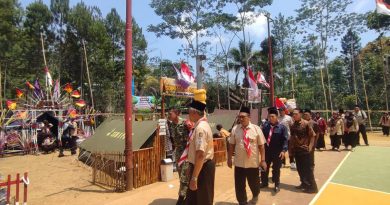 Perkemahan Penggalang di Pule, Babinsa Jombok Tekankan Kedisiplinan