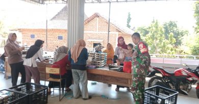 Sukseskan Program Pemerintah, Babinsa Kodim Ponorogo Pendampingan Pendistribusian MBG di Desa Binaan
