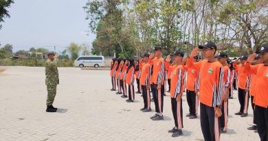 Komsos, Babinsa Kodim Ponorogo Bentuk Karakter dan Disiplin serta Jiwa Kepemimpinan Para Siswa Melalui Latihan PBB dan LDK