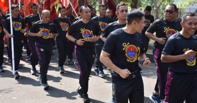 Komandan dan Prajurit Yonranratfib 2 Mar Ikuti Olahraga Bersama Danpasmar 2 serta Pemberian Reward Prajurit Berprestasi