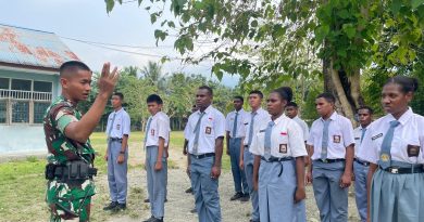 Bentuk Generasi Cinta Tanah Air Yonif TP 810/BEM Gelar Arteri  (Army go to School)