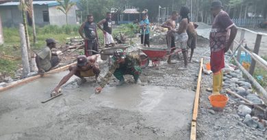 Semangat Kebersamaan, Satgas TMMD dan Masyarakat Bergotong Royong Membangun Jalan Kampung Yamboi