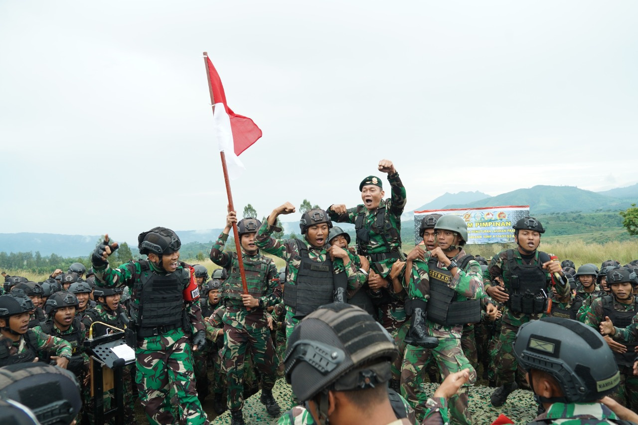 Kasdivif 2 Kostrad Tutup Latihan Pratugas Satgas Yonif Raider 514