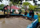 Cegah Banjir, Babinsa Koramil 0801/01 Pacitan Bersama Warga Bergotong Royong Bersihkan Sampah