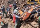 Kopassus Bersama Polri dan Relawan Bersihkan Puing-Puing Pasca Gempa Cianjur