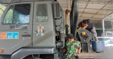 Prajurit Kimamenkav 2 Marinir Laksanakan Perawatan Kendaraan Opleger Angkut Ranpur