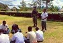 Demi Generasi Muda Papua, Satgas Yonif Raider 142/KJ Ajak Siswa Sekolah Minum Susu