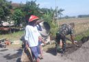 Bersama Membangun Desa, Babinsa Kodim 0802/Ponorogo Kerja Bakti Buat Talud
