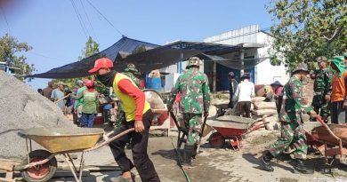 Tingkatkan Kemanunggalan, Anggota Kodim 0802/Ponorogo Karya Bakti Bangun Masjid