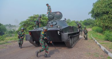 Ranpur Yontankfib 2 Mar Bersama Taruna AAL Korps Marinir Simulasikan Strategi Pengunduran Pasukan