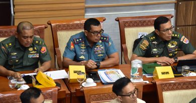 Dankormar Dampingi Kasal Rapat Kerja dengan Komisi I DPR RI