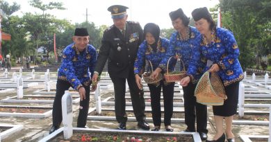 PNS Kodim 0806/Trenggalek dan Bapras Kenang Jasa Pahlawan di Ziarah HUT ke-53 Korpri