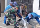 Cegah Tersumbatnya Saluran Air, Babinsa Koramil 02/Sawah Besar Laksanakan Grebek Lumpur