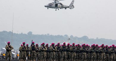 Alutsista dan Prajurit Menkav 2 Mar Parade dan Defile HUT Armada RI