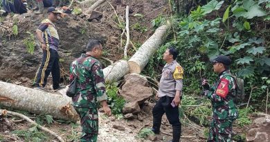 Sigap dan Tangguh! TNI-Polri, BPBD dan Warga Trenggalek Bersatu Lawan Longsor