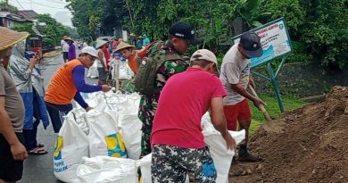 Babinsa dan Warga Bersatu Perbaiki Talud Sungai Cangkring: Jaga Desa Tetap Aman