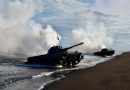 Tank Amfibi PT 76 (M) Marinir Kuasai Pantai Banongan Simulasi Operasi Amfibi