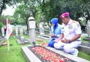 Dankormar Mayjen TNI (Mar) Dr. Endi Supardi Berdoa di Pusara Prajurit KKO Usman dan Harun