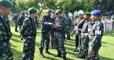 Tidak Mau Anggota Terjebak Judi Online, Dandim Ponorogo Sidak HP Anggota