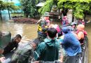 Pasukan Yonko 466 Kopasgat Bantu Evakuasi Warga Makassar Terdampak Banjir