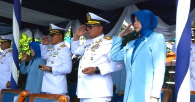 Dankormar Bersama Ketua Gabungan Jalasenastri Korps Marinir Hadiri Upacara Praspa Diktukpa