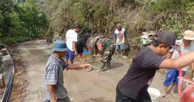 Wujud Kemanunggalan, Babinsa Koramil 0801/07 Ngadirojo Karya Bhakti Rabat Jalan Beton.