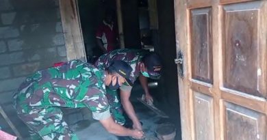 Peduli Sesama, Babinsa Koramil 0801/05 Nawangan Bantu Rehab Rumah Warga