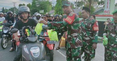 Tingkatkan Amal Ibadah di Bulan Suci Ramadhan, Kodim 1710/Mimika Beserta Koramil Jajaran Terus Bagikan Takjil Gratis Buka Puasa Kepada Warga