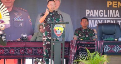 Kunjungi Yonif 742/SWY, Pangdam IX/Udayana Beri Arahan Penuh Semangat kepada Prajurit