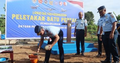 Danlanud Sultan Hasanuddin Melakukan Peletakan Batu Pertama Pembangunan Satuan Pelayanan Pemenuhan Gizi