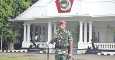 Dandenma Mako Kormar Pimpin Upacara Penaikan Bendera