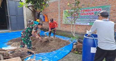 TNI-Polri Ajak Petani Trenggalek Mandiri Lewat Pelatihan Pupuk Organik