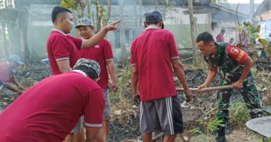 Babinsa Kodim Ponorogo Kerja Bati Bersih Bersih Lingkungan Bersama Warga