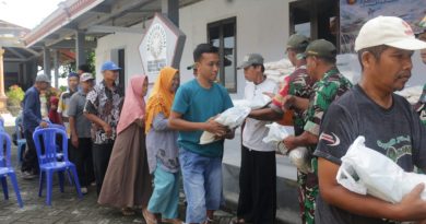 Baksos HUT ke 80 TNI, Kodim Ponorogo Bagikan Ribuan Paket Sembako Kepada Warga