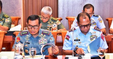 Pangkormar Dampingi Wakasal Rapat Kerja dengan Komisi I DPR RI