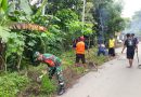 Kerja Bakti, Babinsa Kodim Ponorogo Bersama Warga Pembersihan Jalan Desa